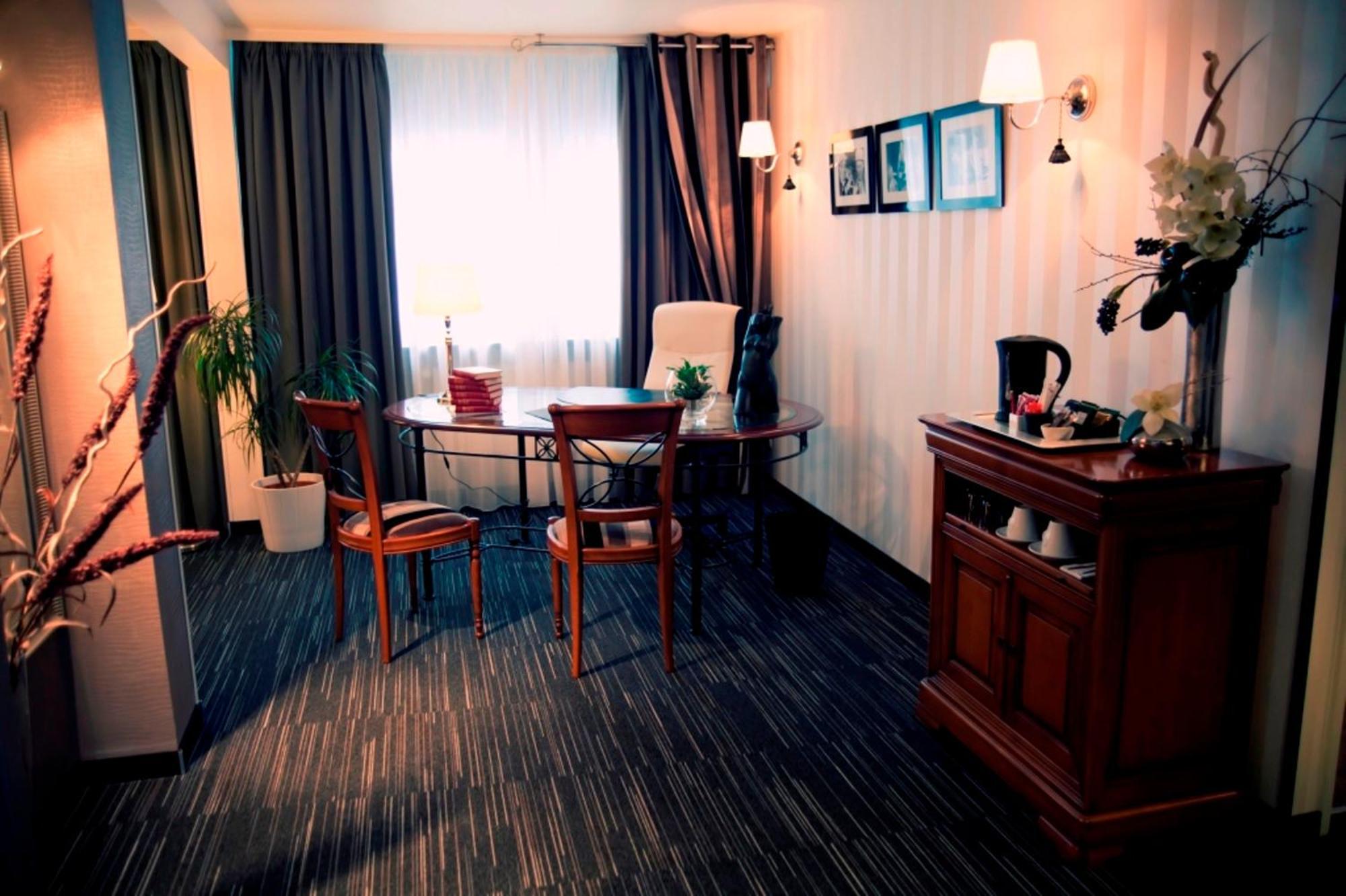 Dm Hotel Forbach Bagian luar foto